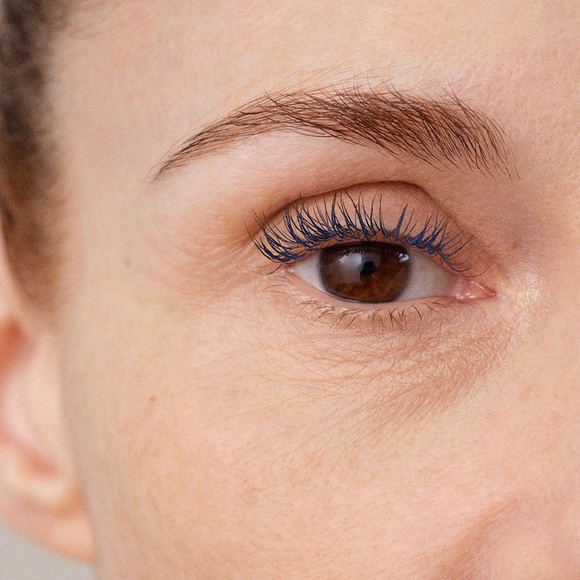 La Perla Volumizing Mascara | Bright Blue | 10ml - Picture 5 of 6